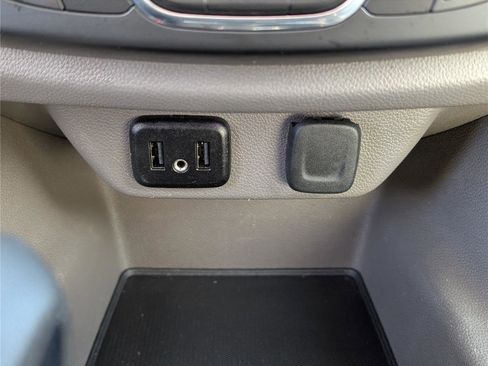 Used 2021 Chevrolet Traverse LT image 27