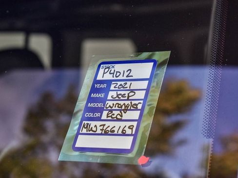 Used 2021 Jeep Wrangler Unlimited Sahara w/ Cold Weather Group image 26