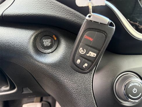 Certified 2022 Jeep Cherokee Limited image 29