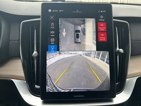 Certified 2025 Volvo XC90 B5 Plus image 23