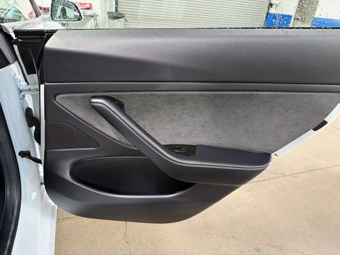 Used 2018 Tesla Model 3 Long Range image 12