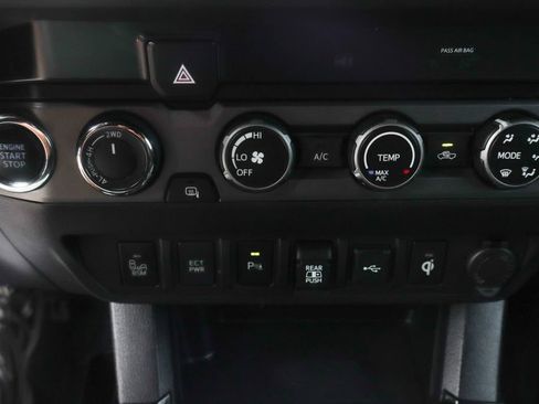 Used 2020 Toyota Tacoma TRD Sport w/ Technology Package AWD/4WD image 33