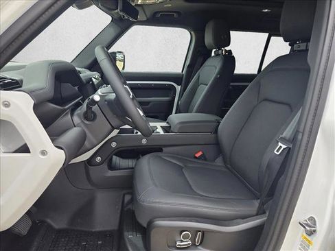 New 2026 Land Rover Defender 130 X-Dynamic SE AWD/4WD image 4