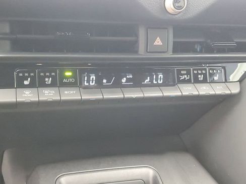 Used 2023 Toyota Crown Limited image 29