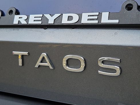 Certified 2025 Volkswagen Taos SE w/ Panoramic Sunroof Package AWD/4WD image 33