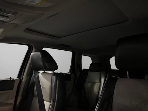 Used 2010 Jeep Grand Cherokee Limited image 41