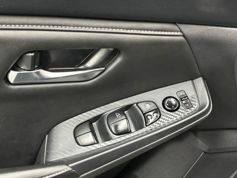Used 2025 Nissan Sentra SV FWD image 11