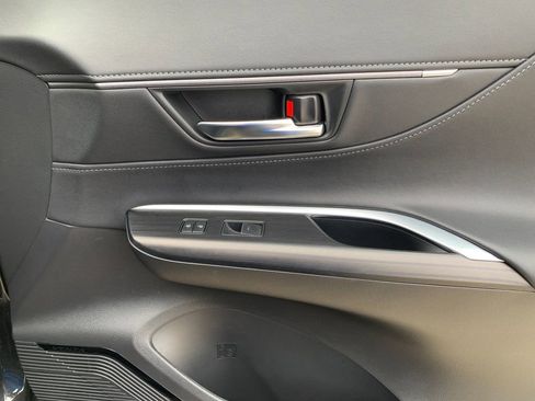 Used 2023 Toyota Venza Limited image 21