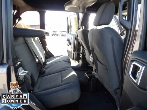 Used 2024 Jeep Wrangler Sahara image 34