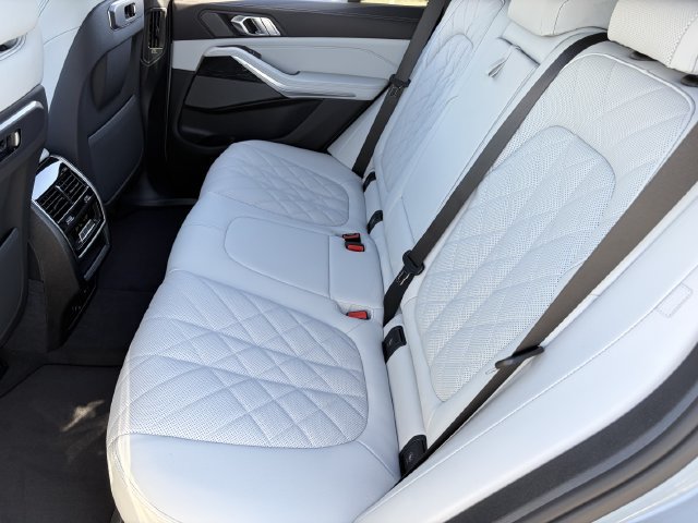 Used 2026 BMW X5 sDrive40i w/ M Sport Package RWD image 17