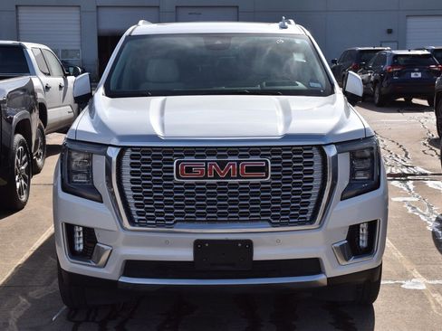 Used 2024 GMC Yukon Denali image 3