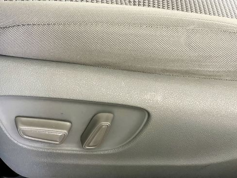 Used 2023 Toyota Highlander LE image 15