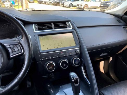 Used 2018 Jaguar E-PACE SE image 11