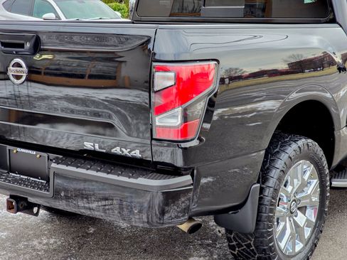 Used 2021 Nissan Titan SL w/ Moonroof Package image 20