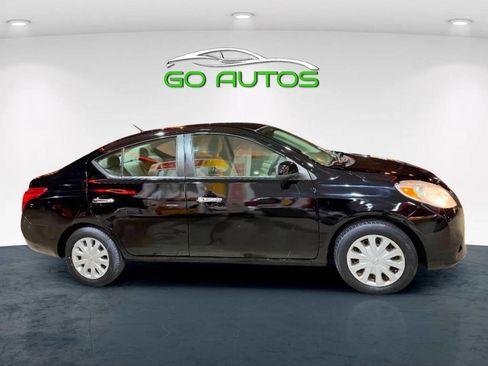 Used 2012 Nissan Versa SV image 3