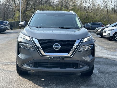 Used 2021 Nissan Rogue SL image 2