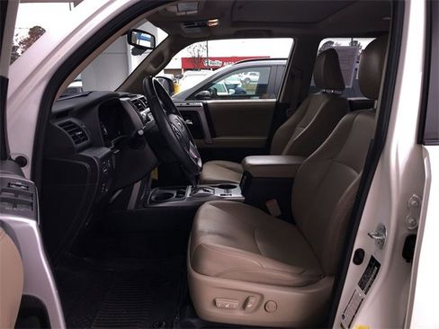 Used 2016 Toyota 4Runner SR5 Premium image 24