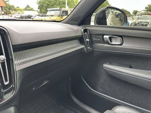 Used 2019 Volvo XC40 T5 R-Design AWD/4WD image 28