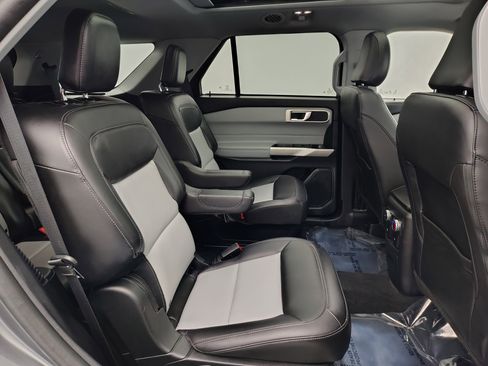 Used 2022 Ford Explorer XLT w/ Equipment Group 202A image 32