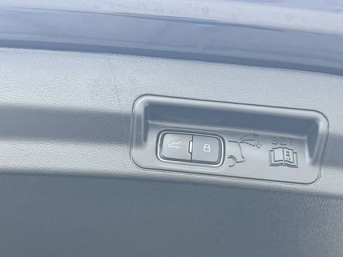 Used 2022 Ford Explorer Limited w/ Equipment Group 301A image 23