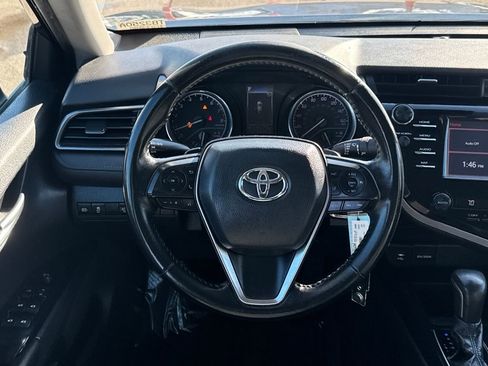Used 2019 Toyota Camry SE image 12