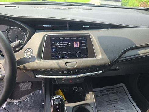 Used 2023 Cadillac XT4 Premium Luxury FWD image 8