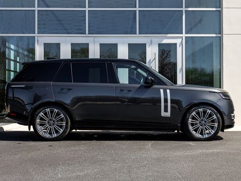 Used 2025 Land Rover Range Rover Long Wheelbase Autobiography image 14