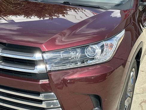 Used 2017 Toyota Highlander Limited Platinum AWD/4WD image 11