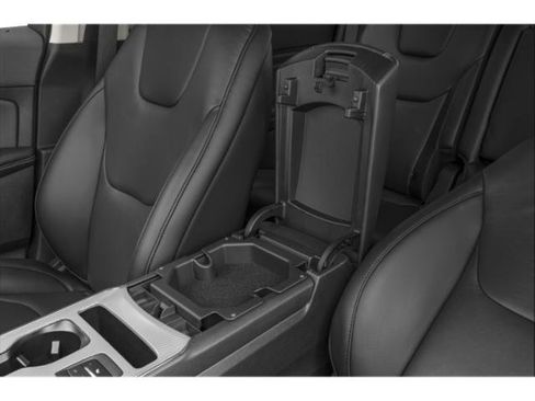 Used 2022 Ford Edge Titanium image 17