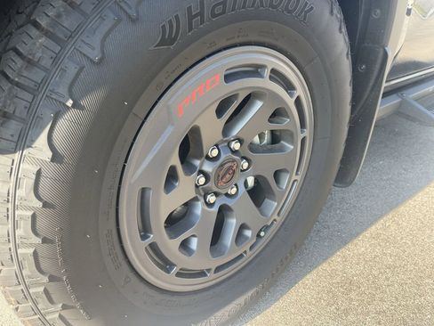 Used 2025 Nissan Frontier PRO-4X image 10