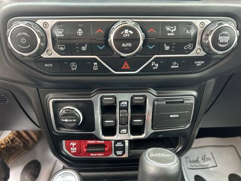 Used 2023 Jeep Gladiator Rubicon w/ LED Lighting Group AWD/4WD image 12