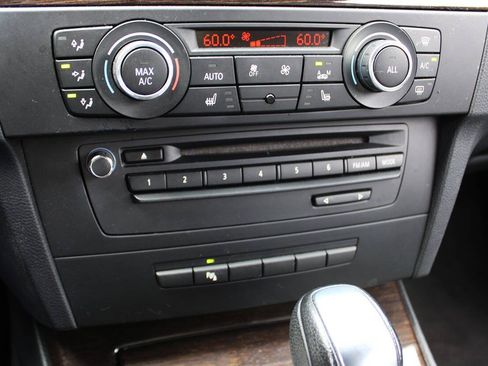 Used 2013 BMW 335i Convertible RWD image 28