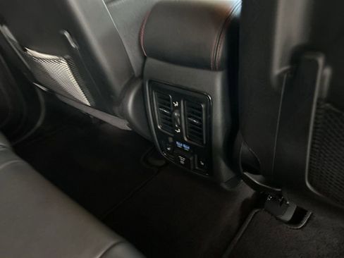 Used 2018 Dodge Durango R/T w/ Blacktop Package image 31