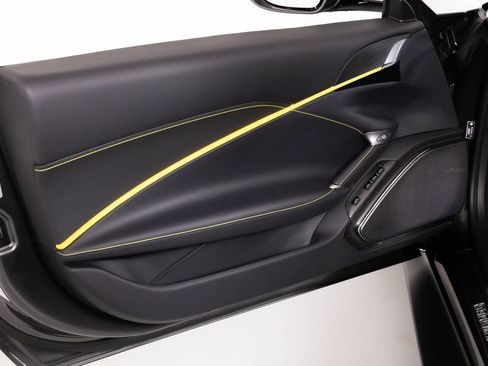 Used 2025 Ferrari Roma Spider RWD image 32