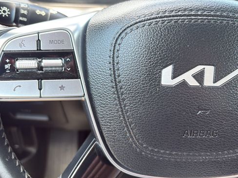 Used 2025 Kia Telluride S AWD/4WD image 9