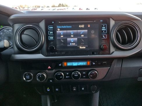 Used 2017 Toyota Tacoma TRD Sport image 25