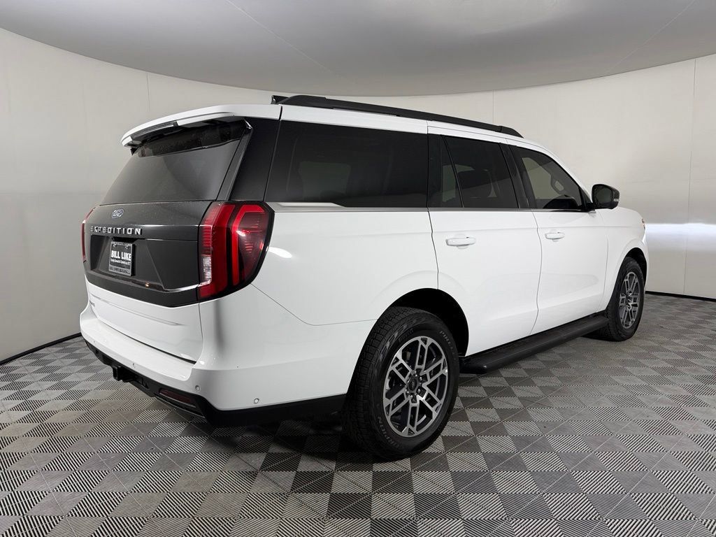 Used 2025 Ford Expedition Active AWD/4WD image 8