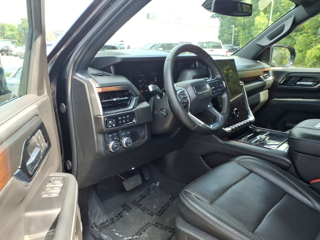 Used 2025 GMC Yukon Denali AWD/4WD image 6