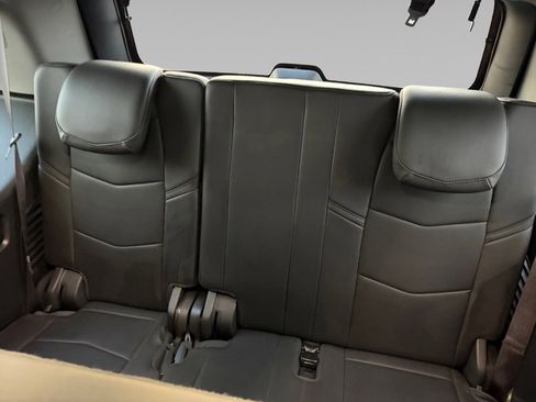 Used 2017 Cadillac Escalade Luxury image 6