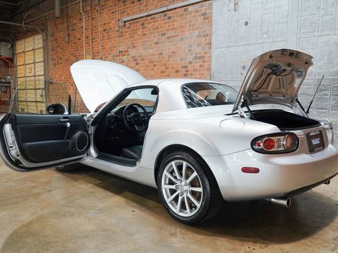 Used 2007 MAZDA MX-5 Miata Grand Touring w/ Premium Pkg RWD image 30