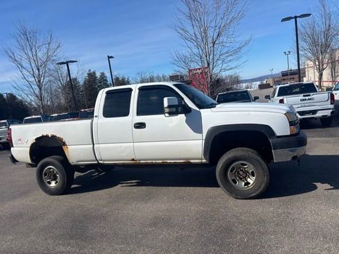 Used 2006 Chevrolet Silverado 2500 W/T w/ Heavy-Duty Power Package image 5