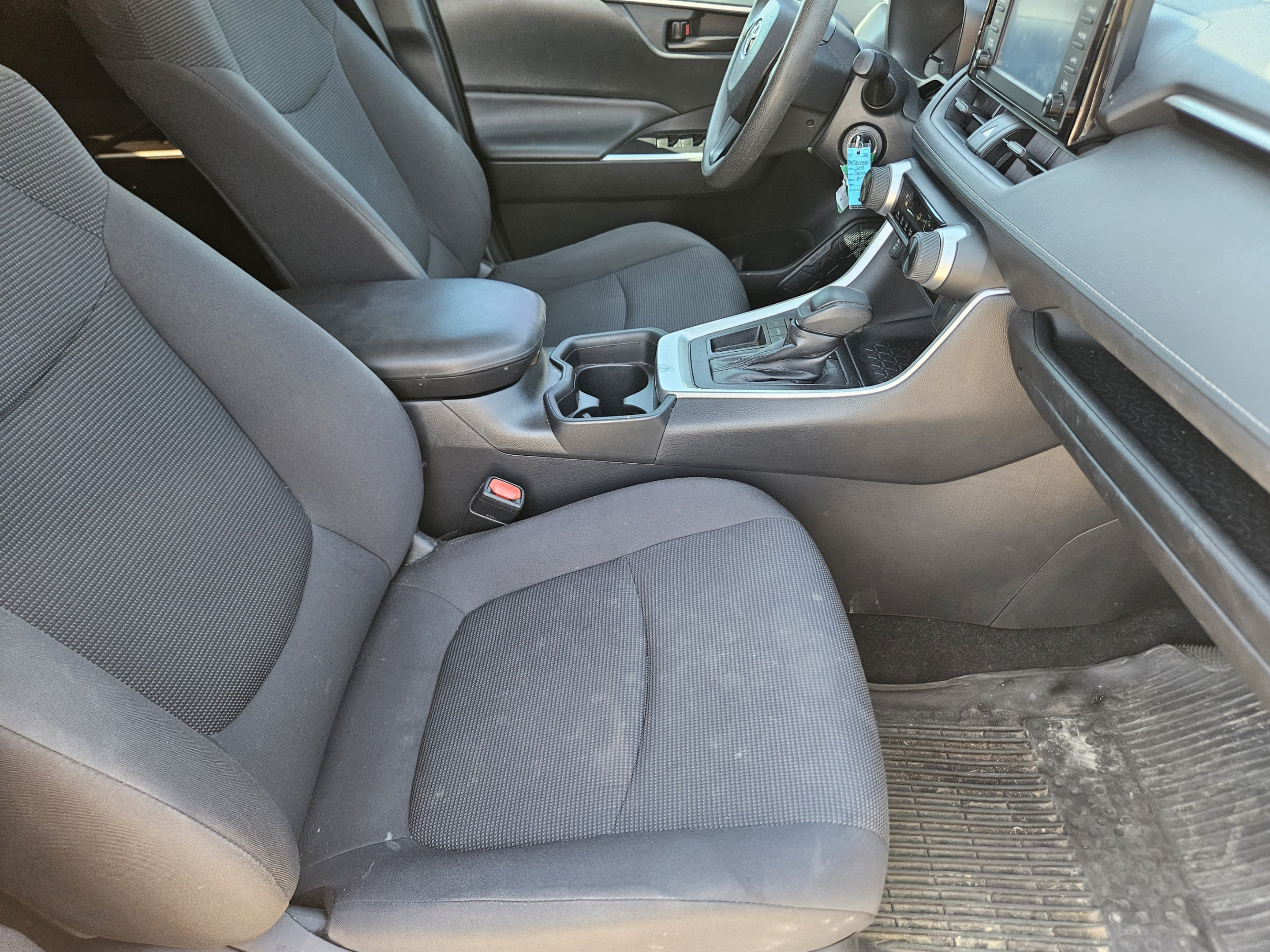 Used 2019 Toyota RAV4 LE FWD image 13