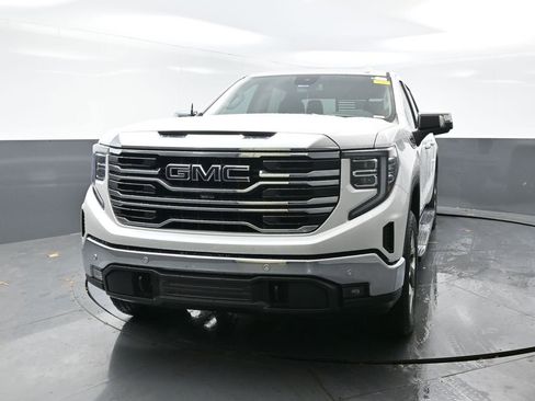 Used 2024 GMC Sierra 1500 SLT w/ SLT Premium Plus Package AWD/4WD image 8