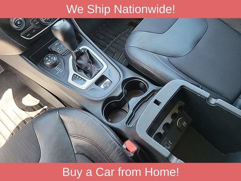 Used 2015 Jeep Cherokee Trailhawk w/ Comfort/Convenience Group AWD/4WD image 9