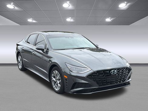 Certified 2023 Hyundai Sonata SEL w/ Convenience Package FWD image 3