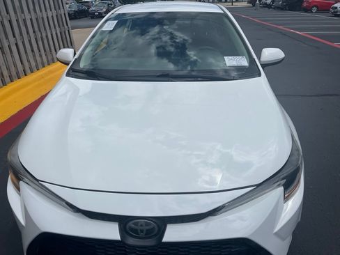 Used 2020 Toyota Corolla LE FWD image 2