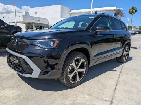 New 2026 Volkswagen Taos SEL image 8