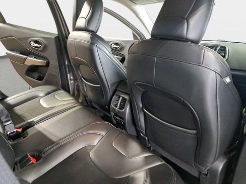 Used 2020 Jeep Cherokee Latitude Plus w/ Comfort/Convenience Group AWD/4WD image 12