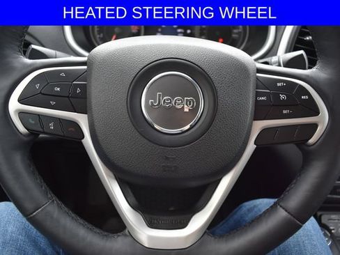 Used 2018 Jeep Cherokee Trailhawk w/ Cold Weather Group AWD/4WD image 5