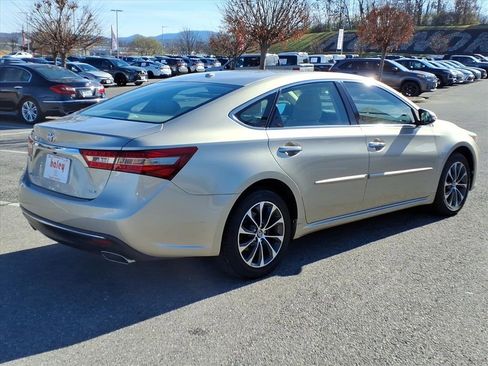 Used 2016 Toyota Avalon XLE image 4